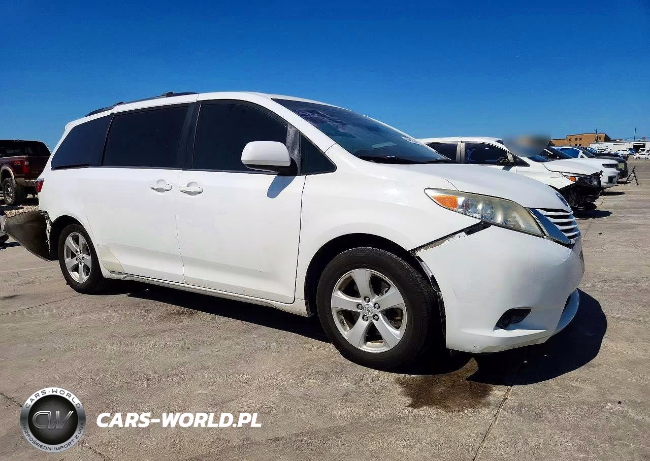 2015 Toyota Sienna Le VIN:5TDKK3DC7FS582418 - 4