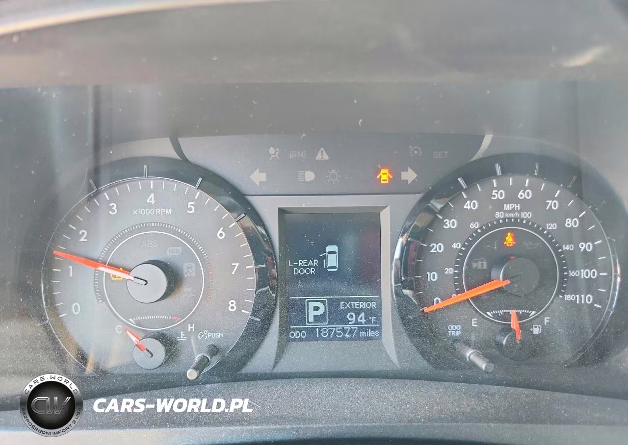 2015 Toyota Sienna Le VIN:5TDKK3DC7FS582418 - 9