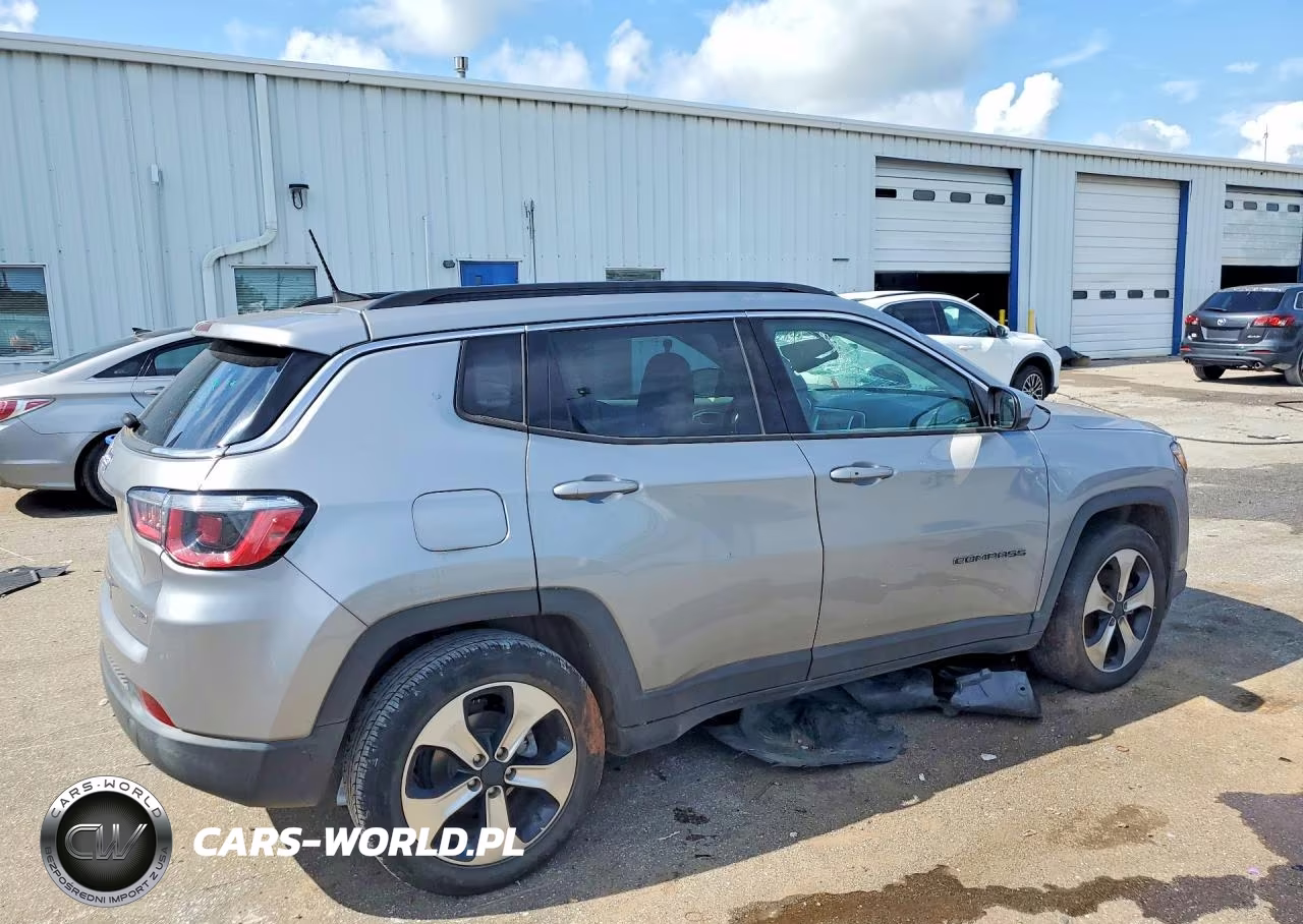 2017 Jeep Compass Latitude VIN:3C4NJCBB3HT632525 - 3
