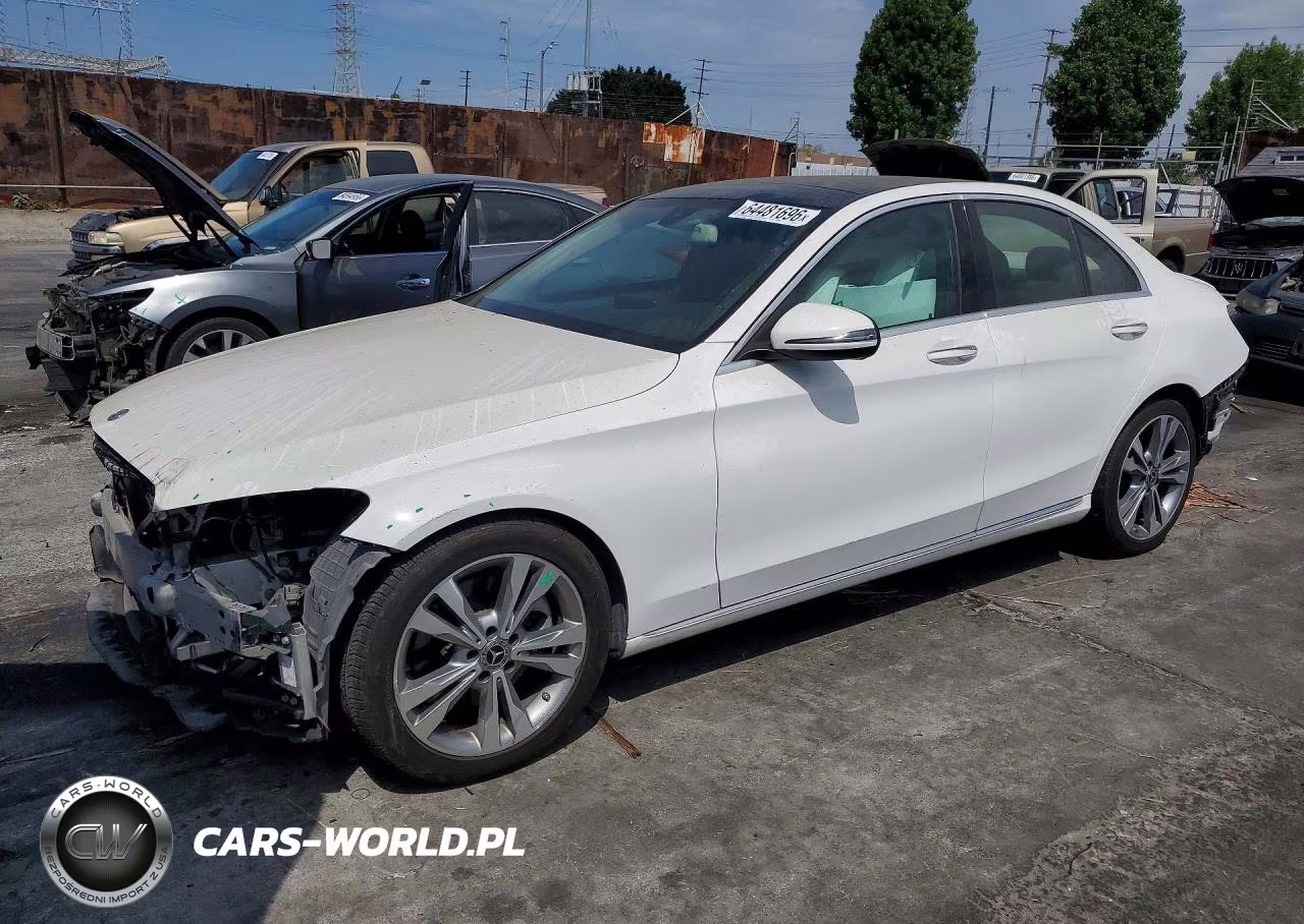 2017 Mercedes-Benz C 300 – zdjęcie 1 z 13