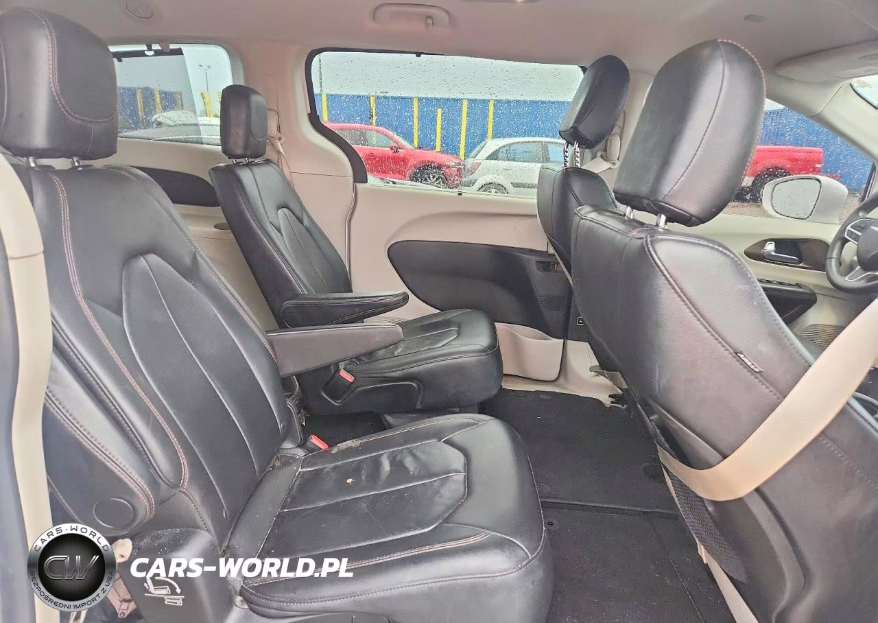 2017 Chrysler Pacifica Touring L VIN:2C4RC1BG0HR752474 - 11