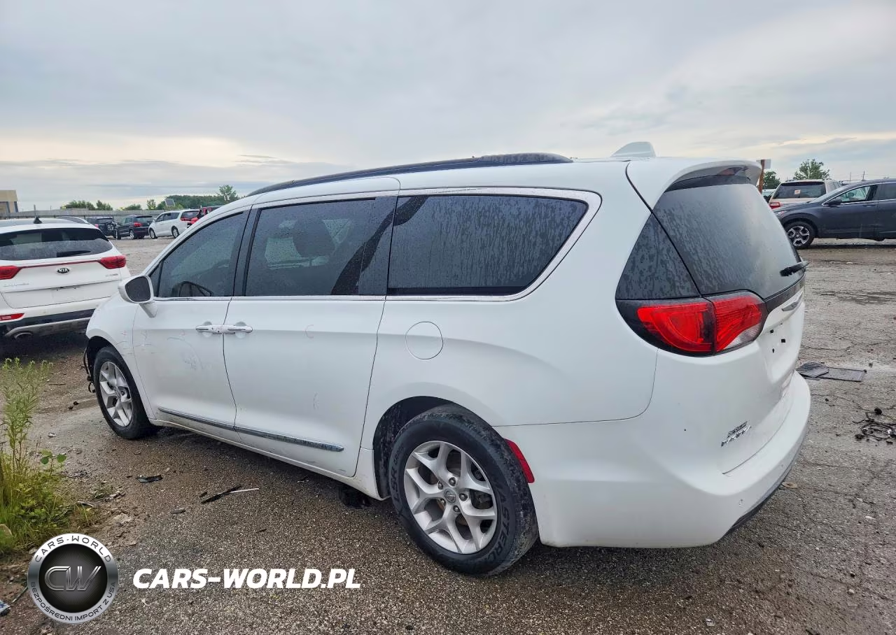 2017 Chrysler Pacifica Touring L VIN:2C4RC1BG0HR752474 - 2