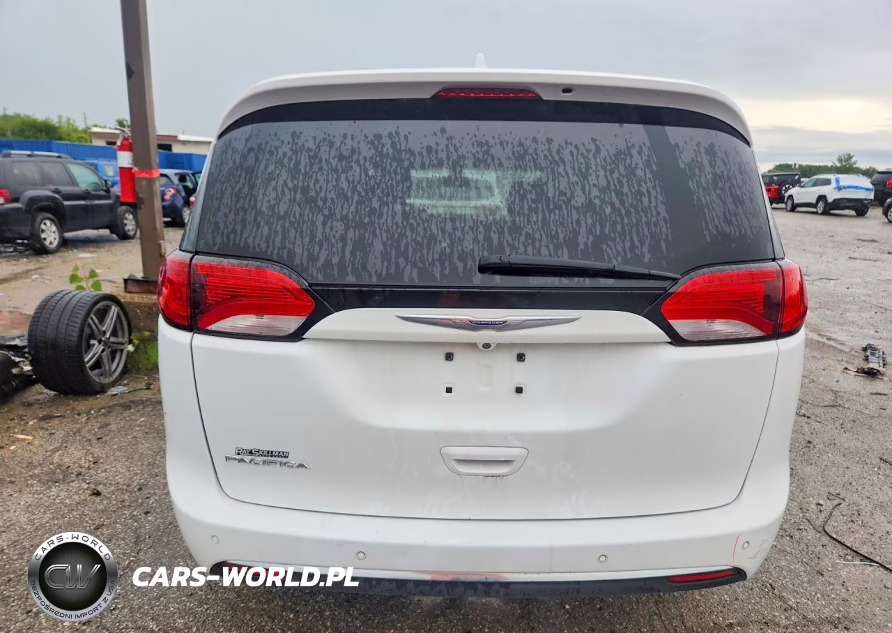 2017 Chrysler Pacifica Touring L VIN:2C4RC1BG0HR752474 - 6