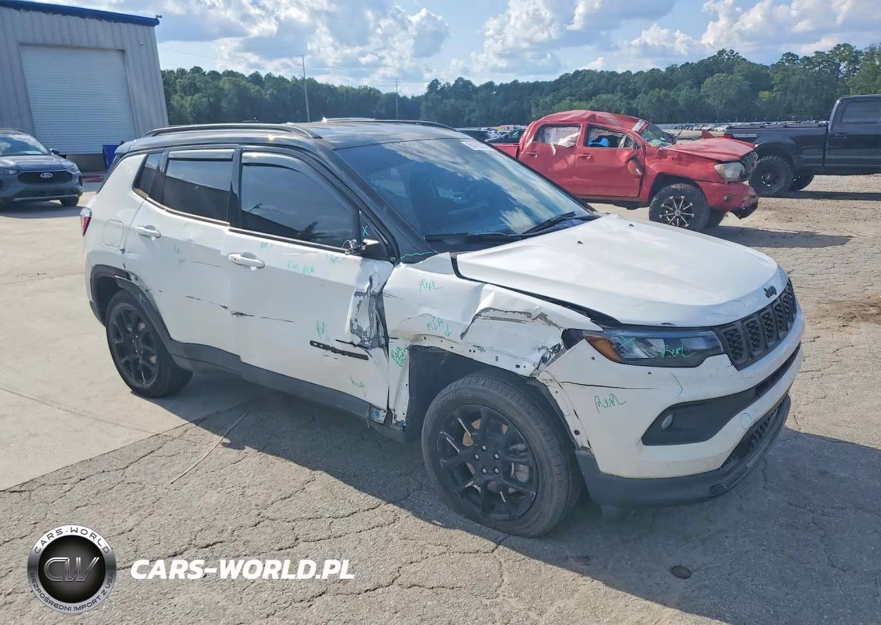 2024 Jeep Compass Latitude VIN:3C4NJDBN1RT116195 - 4