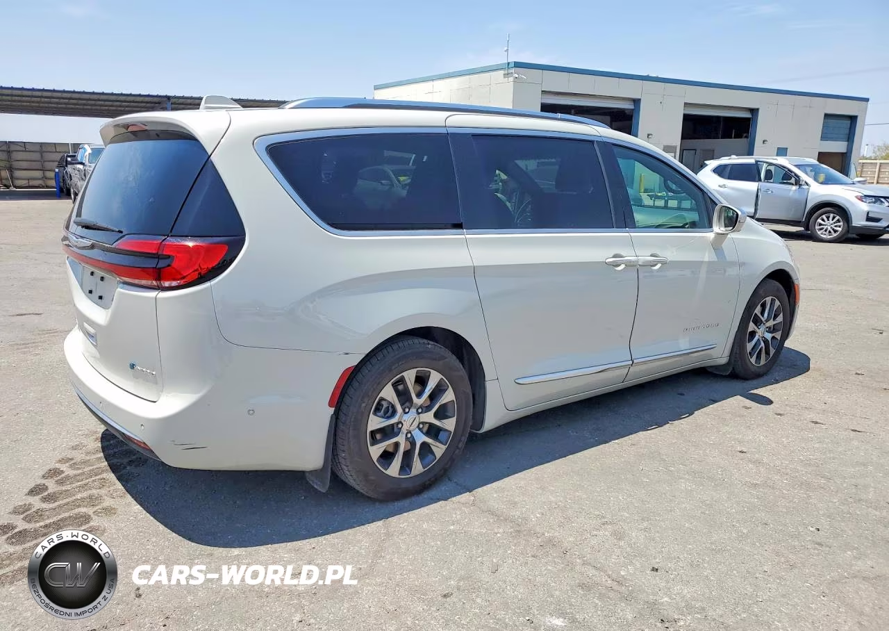 2021 Chrysler Pacifica Hybrid Pinnacle VIN:2C4RC1N72MR522621 - 3