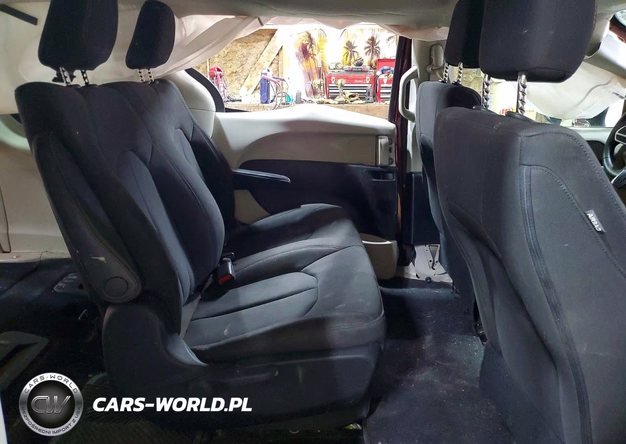 2018 Chrysler Pacifica L VIN:2C4RC1AG5JR101672 - 11