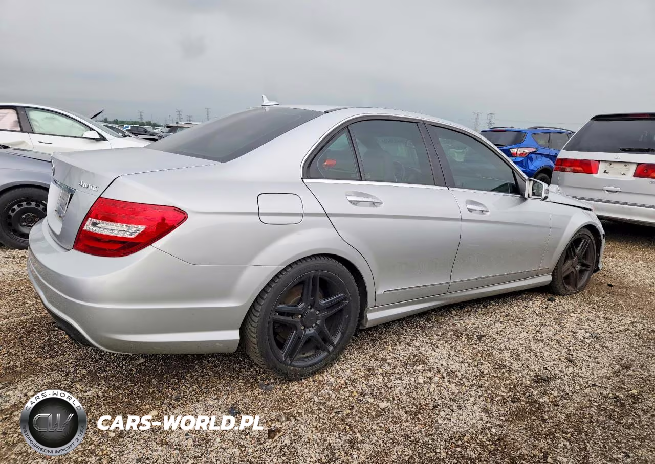 2012 Mercedes-Benz C 300 4Matic VIN:WDDGF8BBXCA713986 - 3