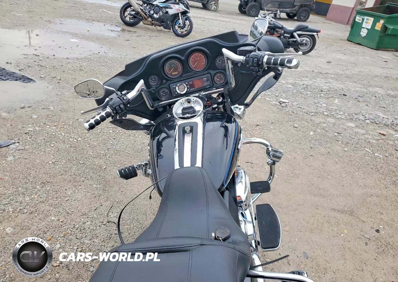 2012 Harley-Davidson Flhtcu Ultra Classic Electra Glide VIN:1HD1FLM10CB622564 - 6
