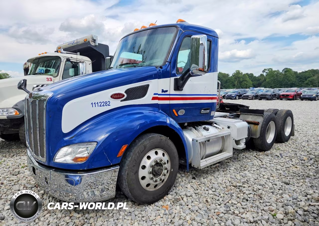 2017 Peterbilt 579 Semi Truck