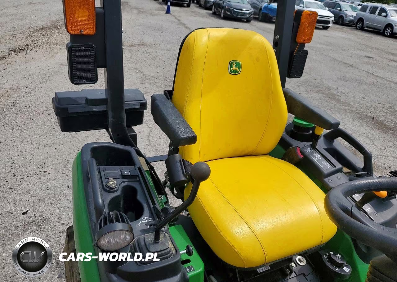 2025 John Deere 2025R Tractor VIN:1LV2025RPSS155027 - 5