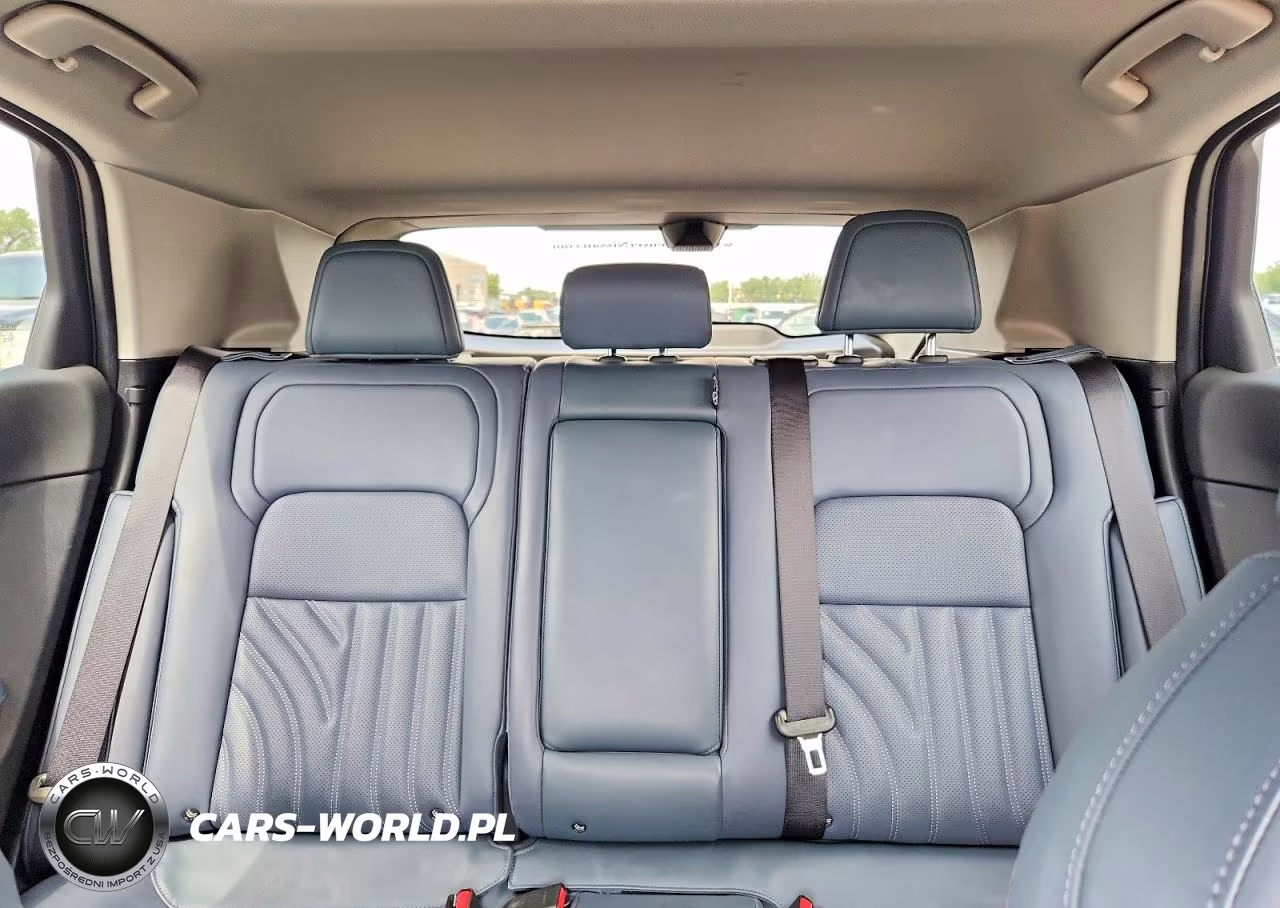 2025 Nissan Ariya Platinum + VIN:JN8DF0CH5SM762905 - 10