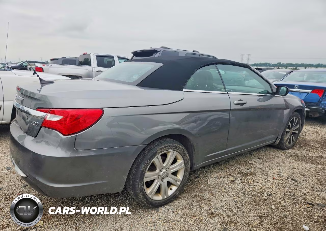 2011 Chrysler 200 Touring VIN:1C3BC2EG8BN620347 - 3