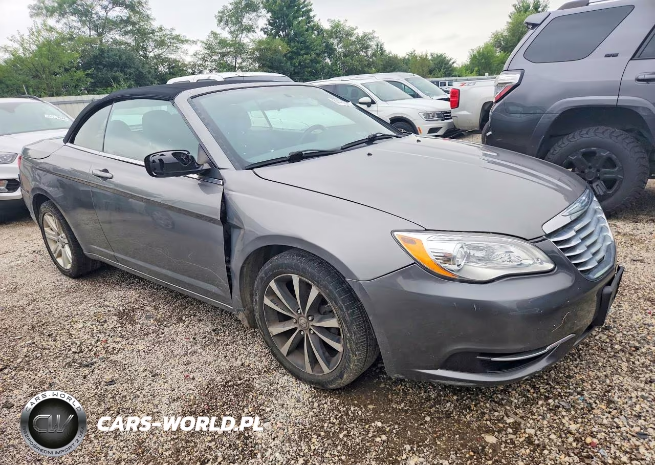 2011 Chrysler 200 Touring VIN:1C3BC2EG8BN620347 - 4