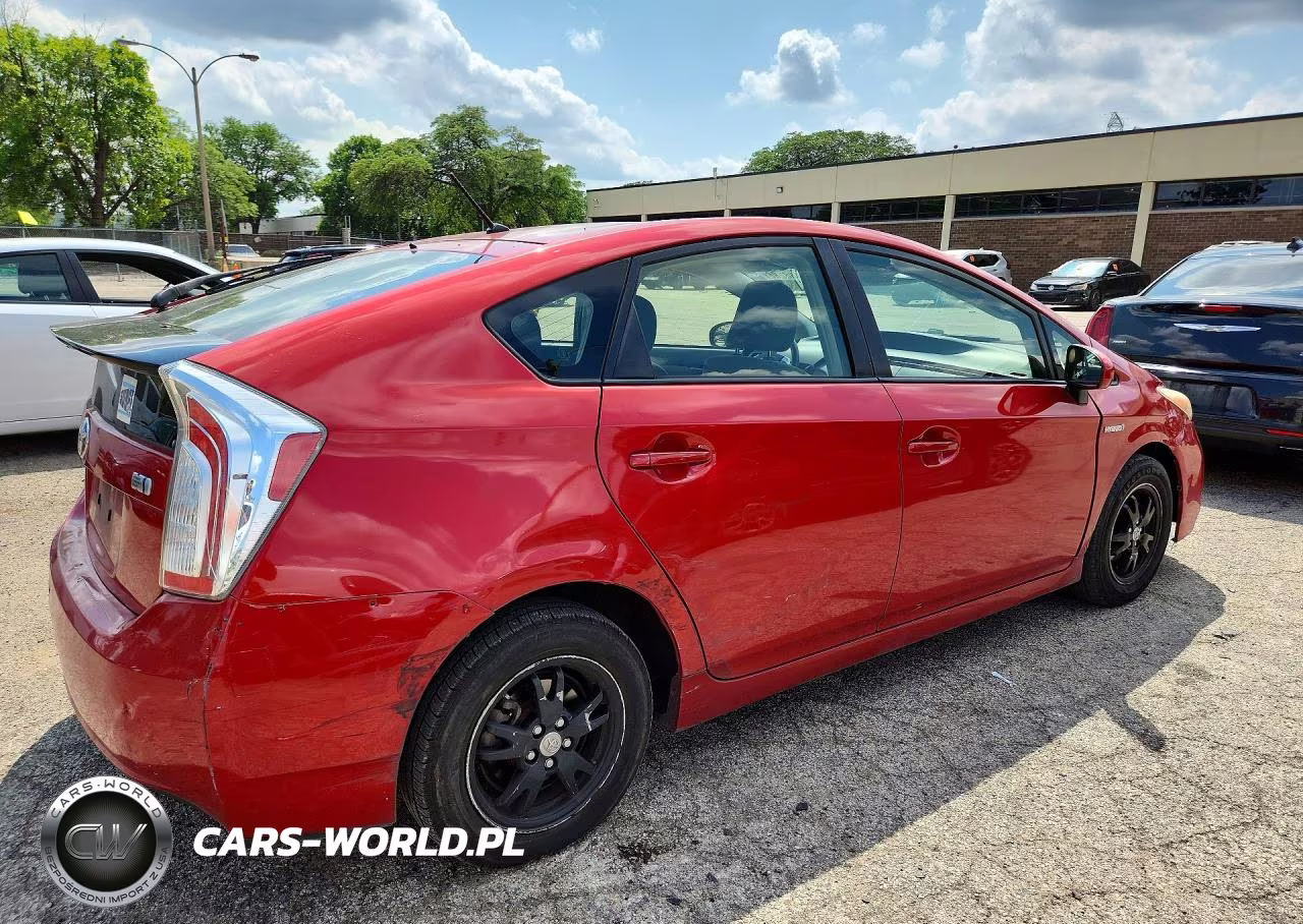 2015 Toyota Prius Two VIN:JTDKN3DU4F1878333 - 3