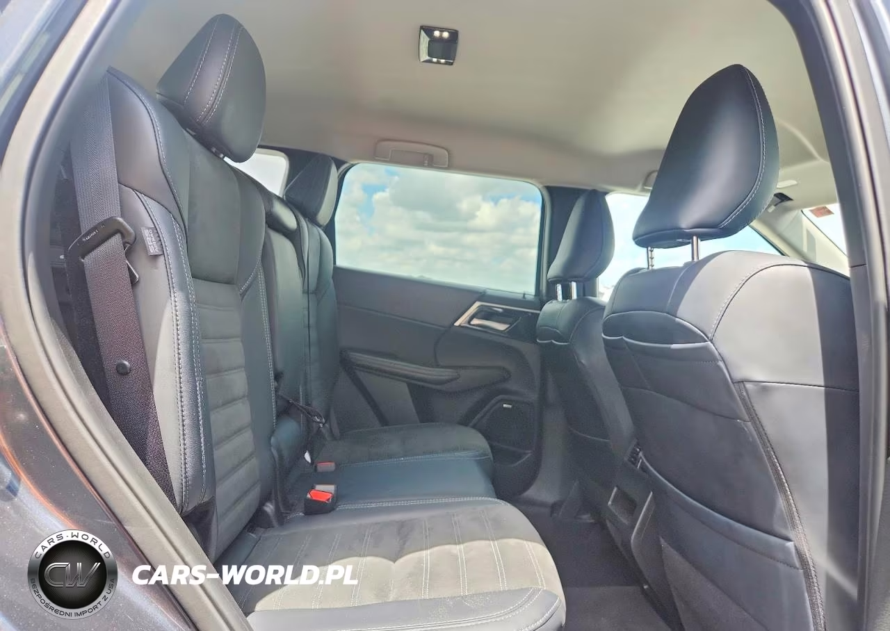 2025 Mitsubishi Outlander Se VIN:JA4J4VA83SZ033884 - 11