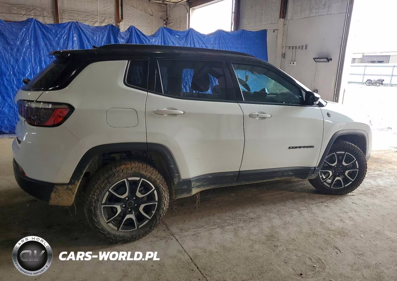 2025 Jeep Compass Trailhawk VIN:3C4NJDDN5ST564524 - 3