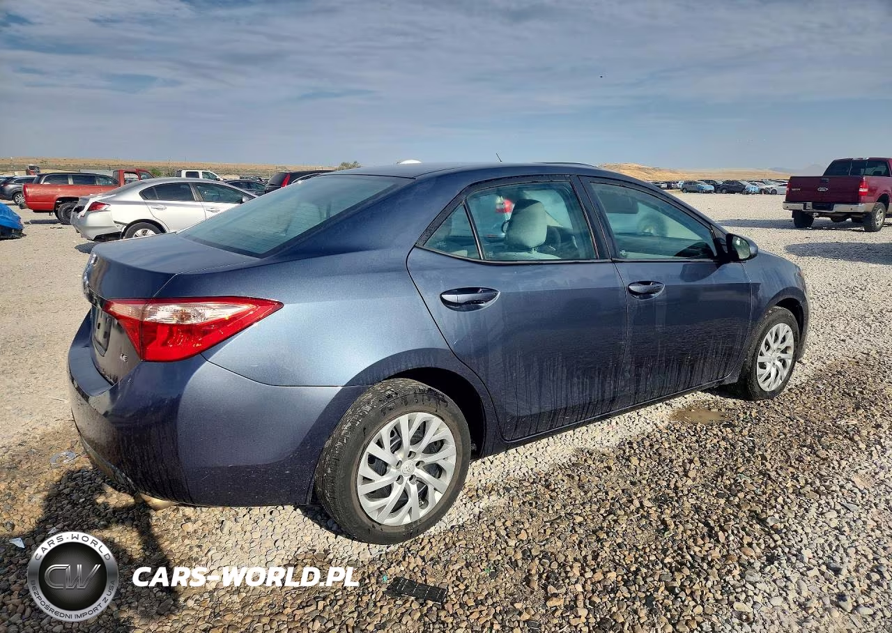2017 Toyota Corolla Le VIN:2T1BURHE1HC768623 - 3