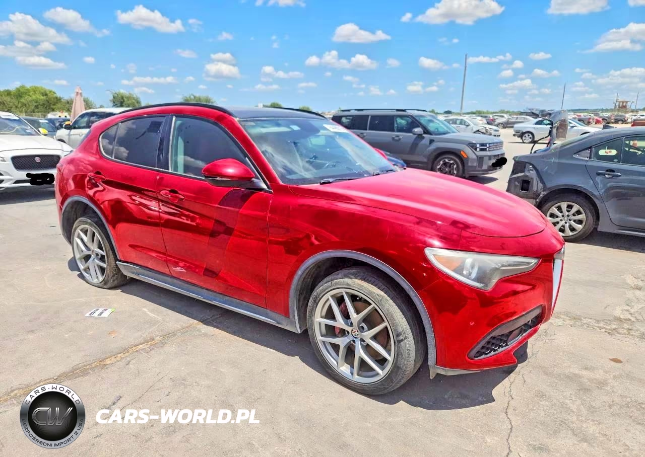 2018 Alfa Romeo Stelvio Sport VIN:ZASFAKPN0J7B98941 - 4