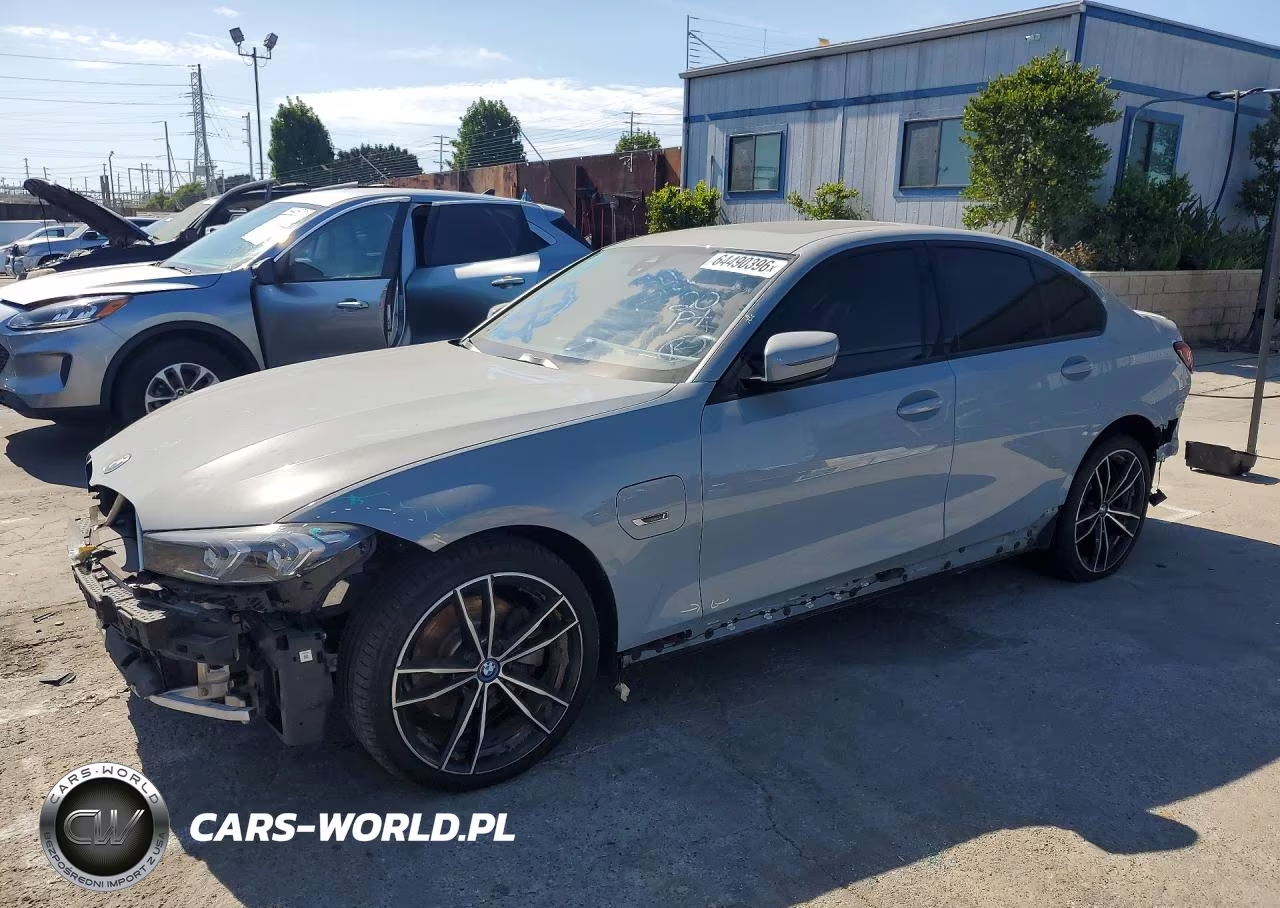 2023 BMW 3 Series 330E – zdjęcie 1 z 13