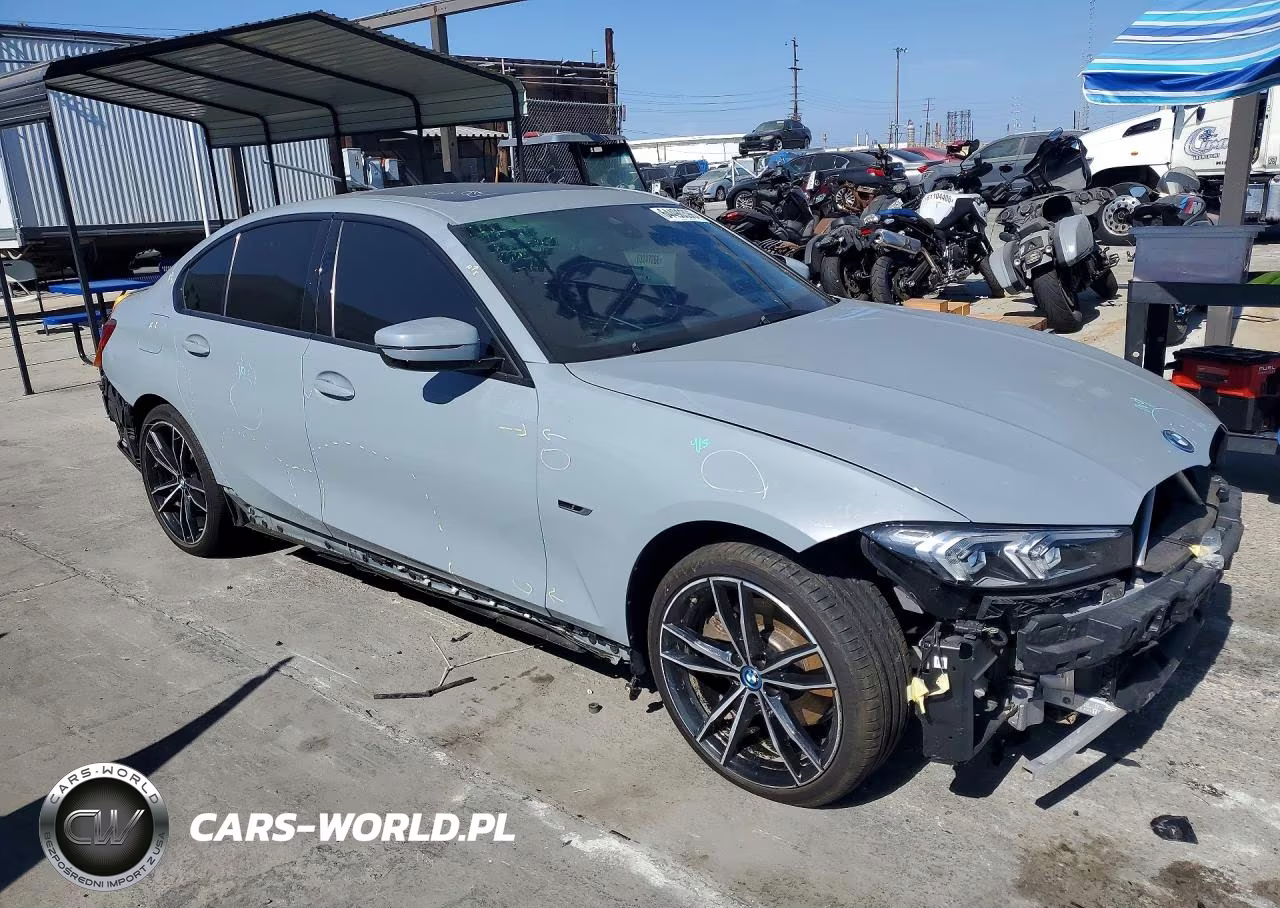 2023 BMW 3 Series 330E VIN:3MW39FF06P8C84003 - 4