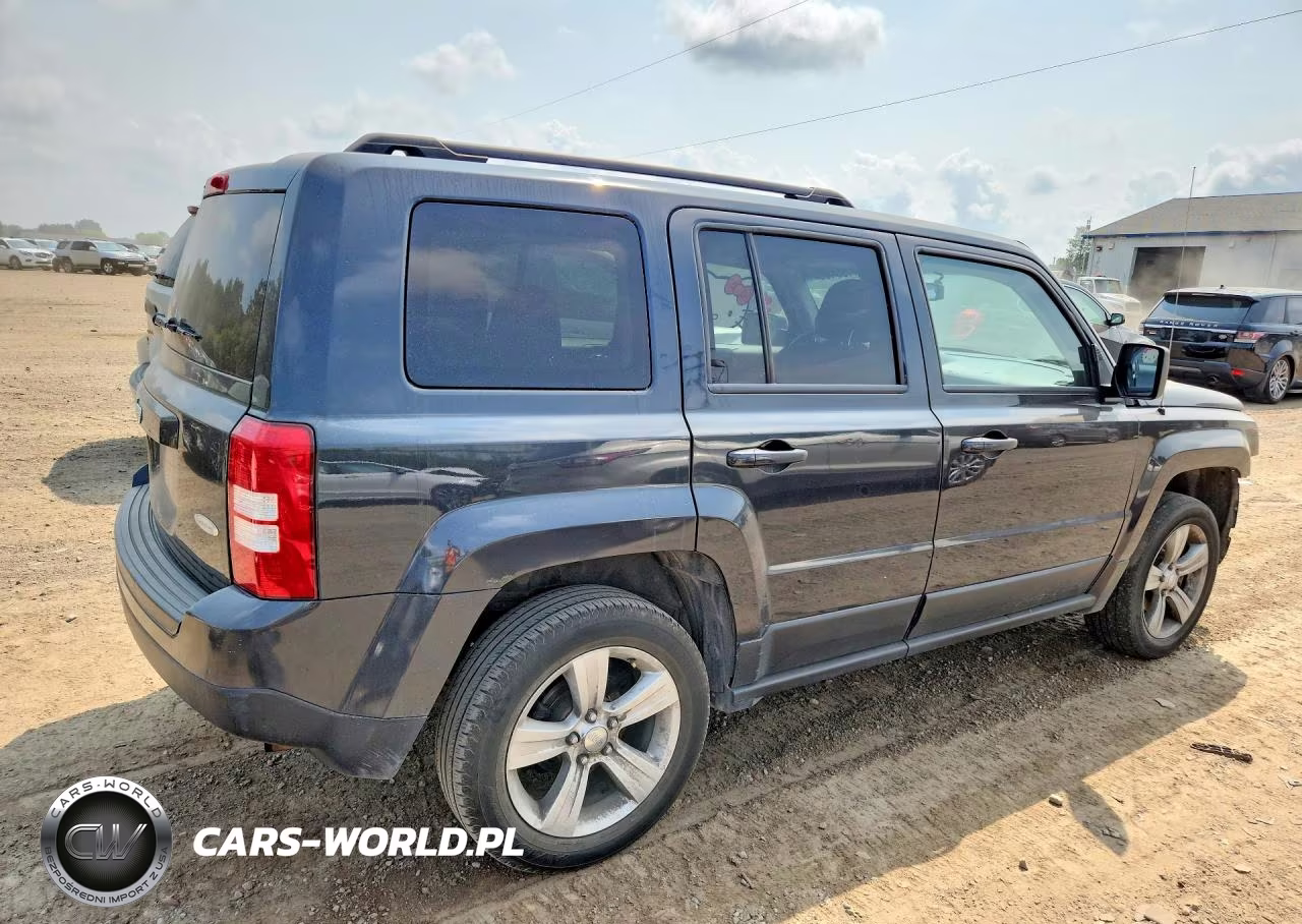 2015 Jeep Patriot Latitude VIN:1C4NJRFBXFD292354 - 3