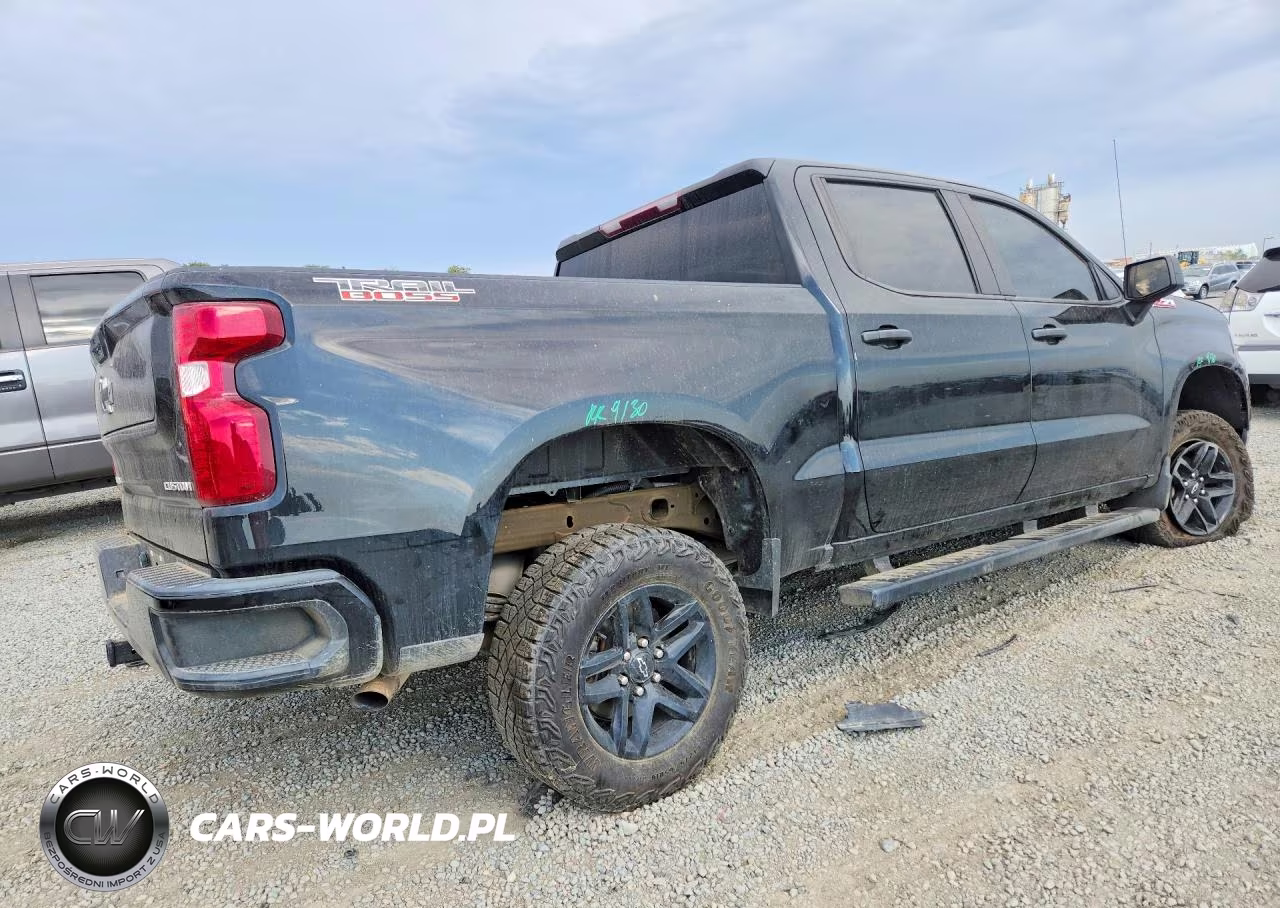 2024 Chevrolet Silverado K1500 Trail Boss Custom VIN:3GCPDCEK5RG203022 - 3