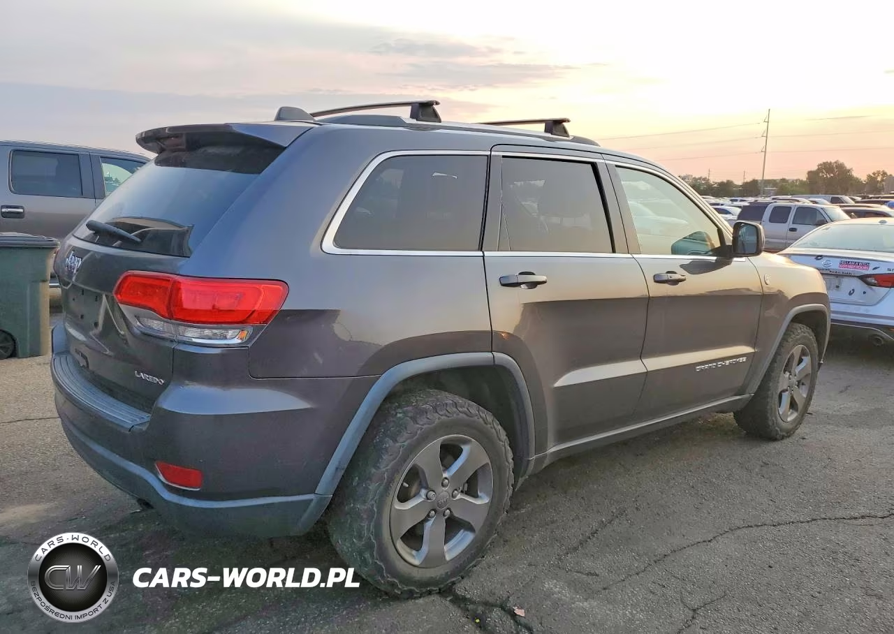 2015 Jeep Grand Cherokee Laredo VIN:1C4RJFAG1FC737993 - 3
