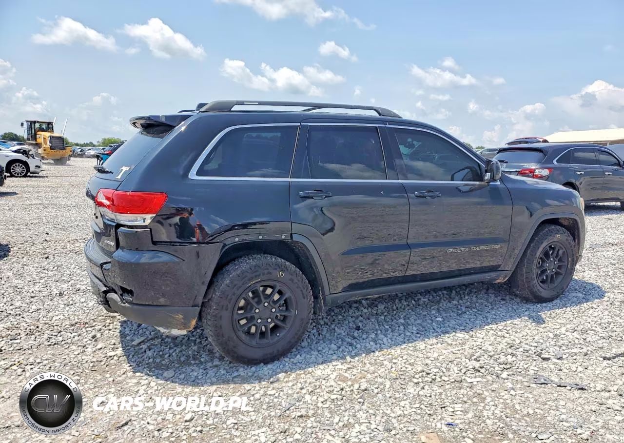 2018 Jeep Grand Cherokee Laredo VIN:1C4RJEAG1JC447661 - 3