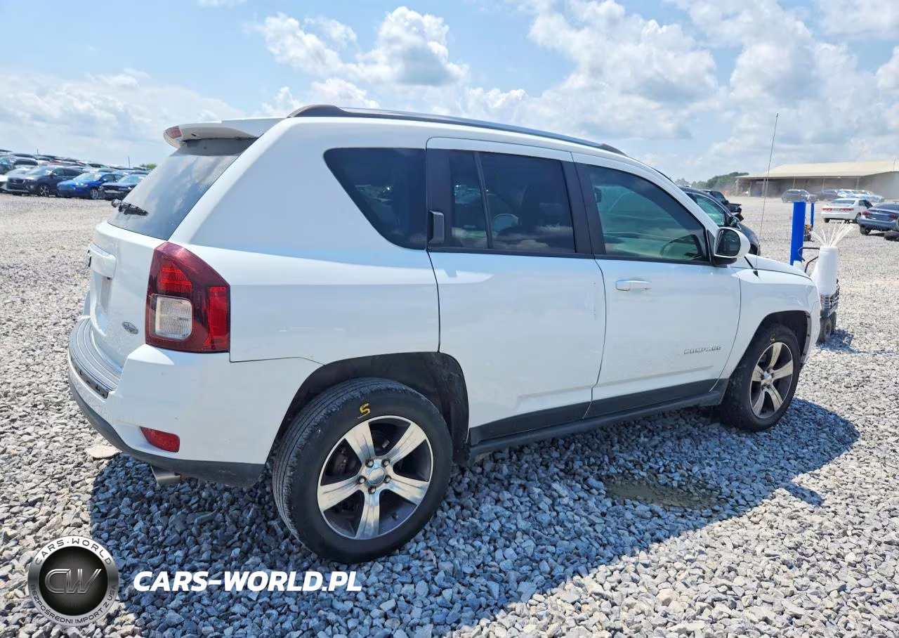 2016 Jeep Compass Latitude VIN:1C4NJDEB7GD558838 - 3