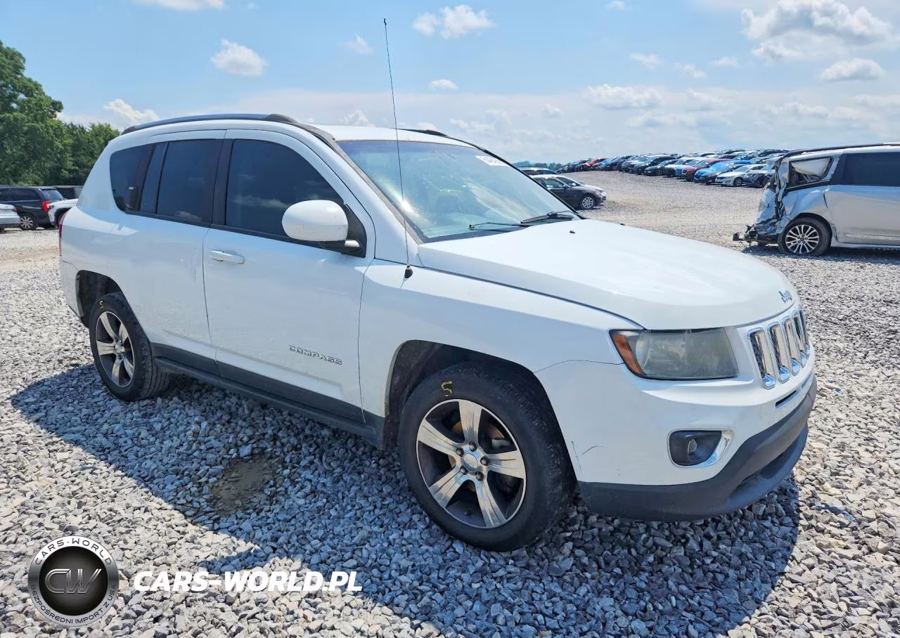 2016 Jeep Compass Latitude VIN:1C4NJDEB7GD558838 - 4