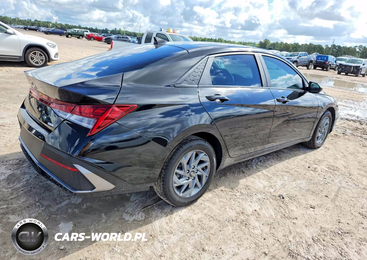 2024 Hyundai Elantra Blue VIN:KMHLM4DJ1RU110973 - 3