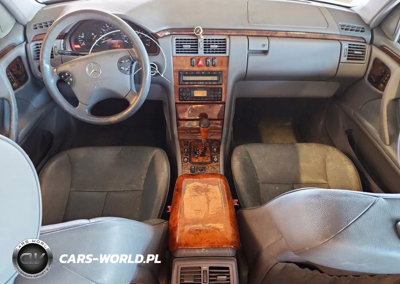 2000 Mercedes-Benz E 320 VIN:WDBJF65J8YB000558 - 8