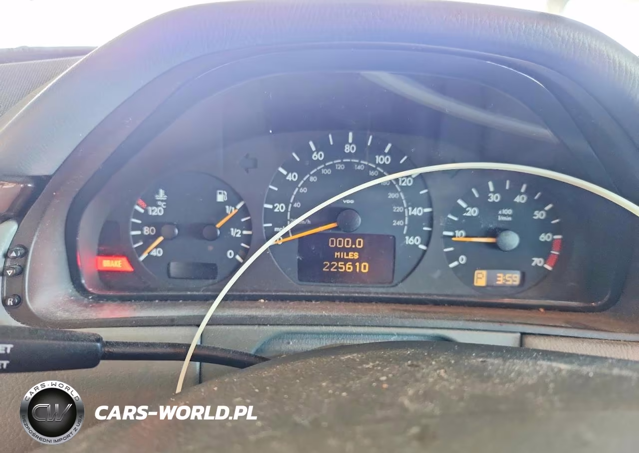 2000 Mercedes-Benz E 320 VIN:WDBJF65J8YB000558 - 9