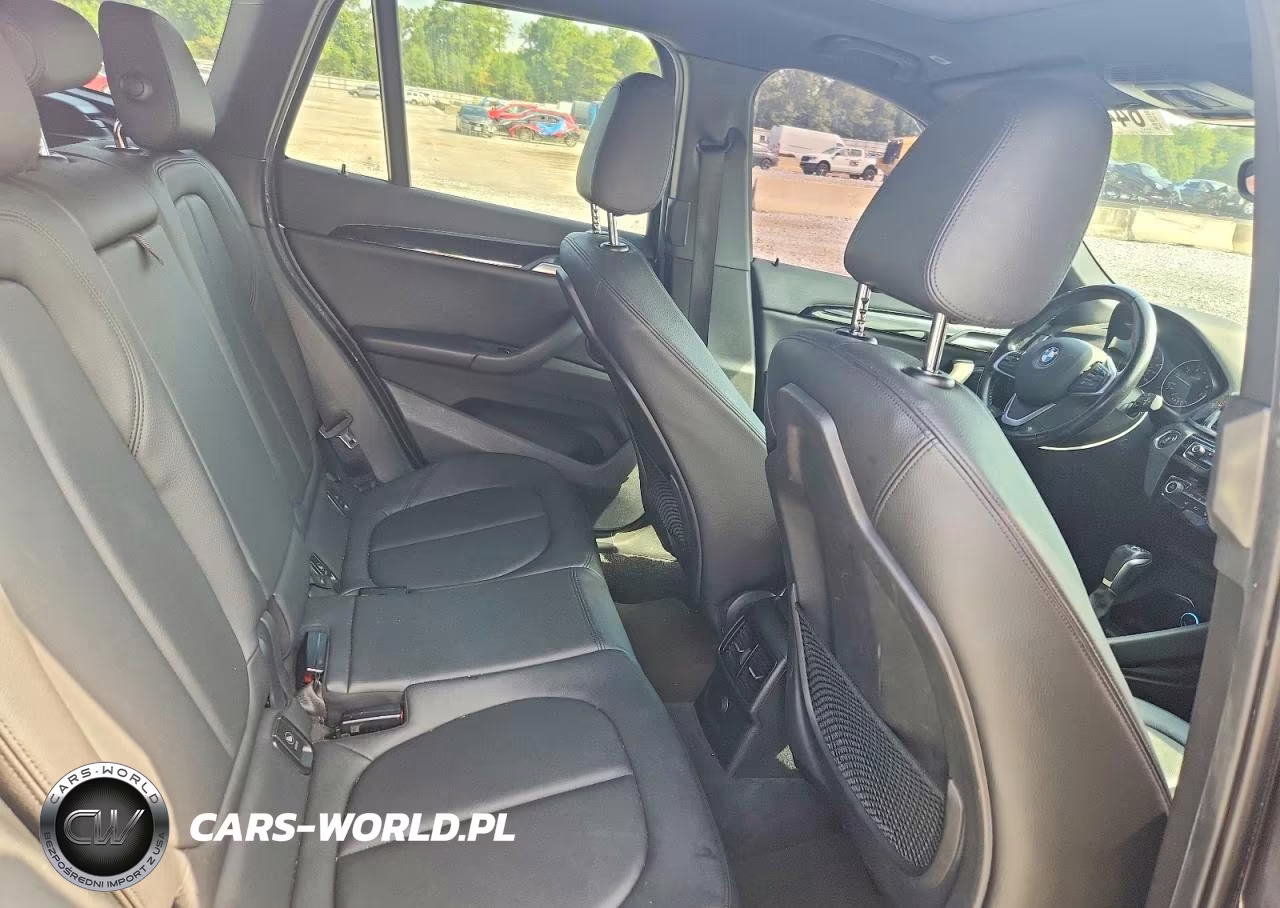 2018 BMW X1 xDrive28I VIN:WBXHT3Z35J4A66374 - 11