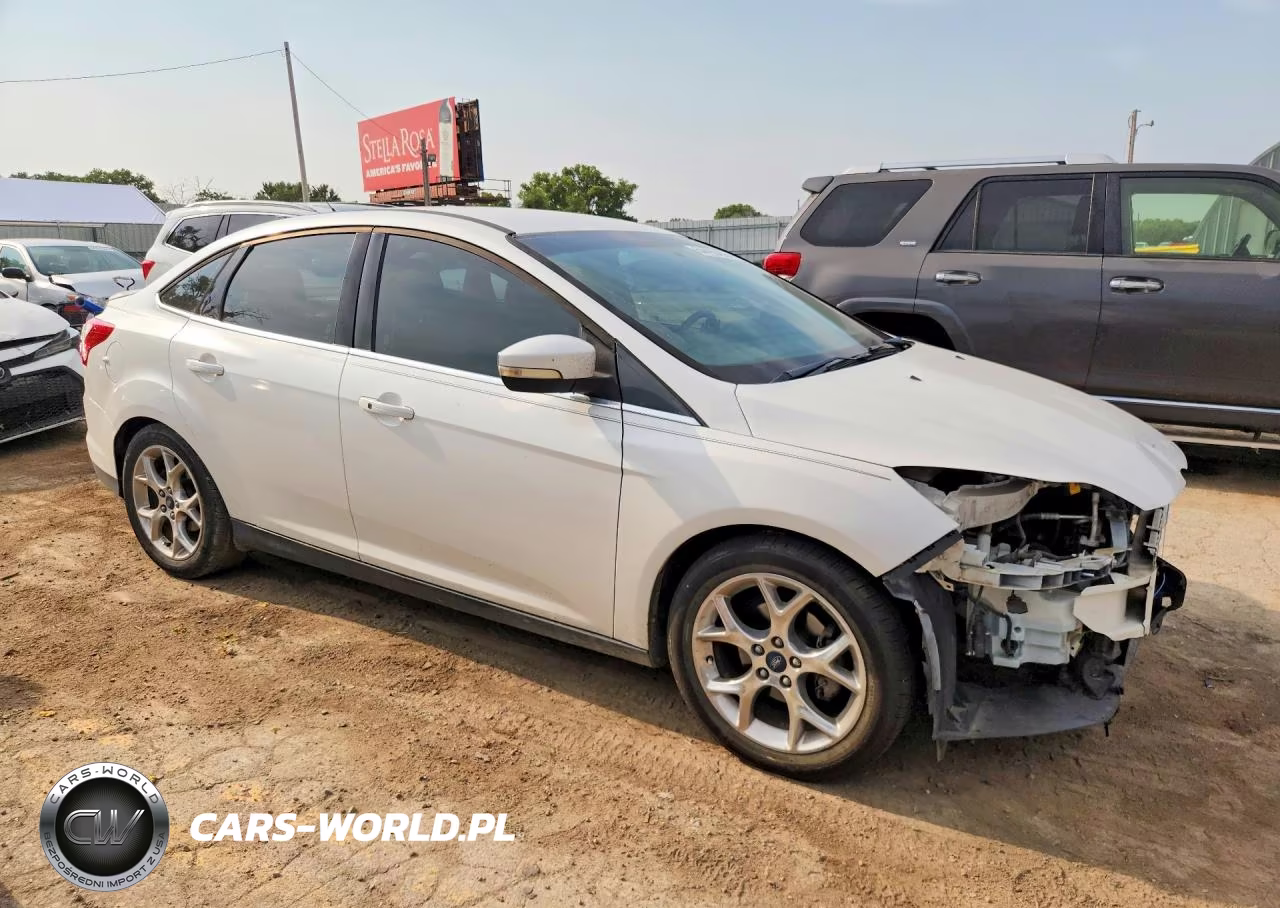 2013 Ford Focus Titanium VIN:1FADP3J21DL144732 - 4