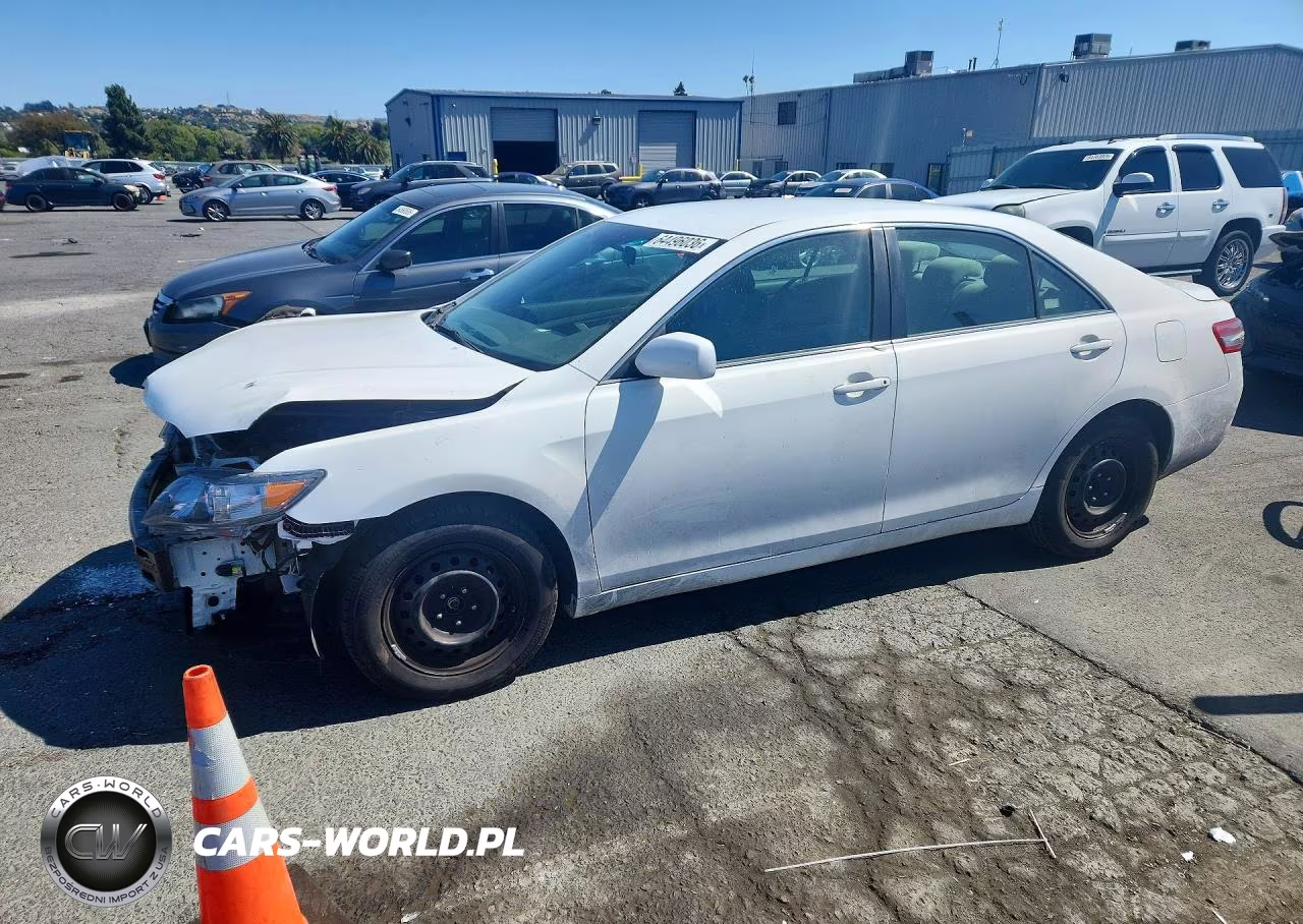 2011 Toyota Camry Le – zdjęcie 1 z 13
