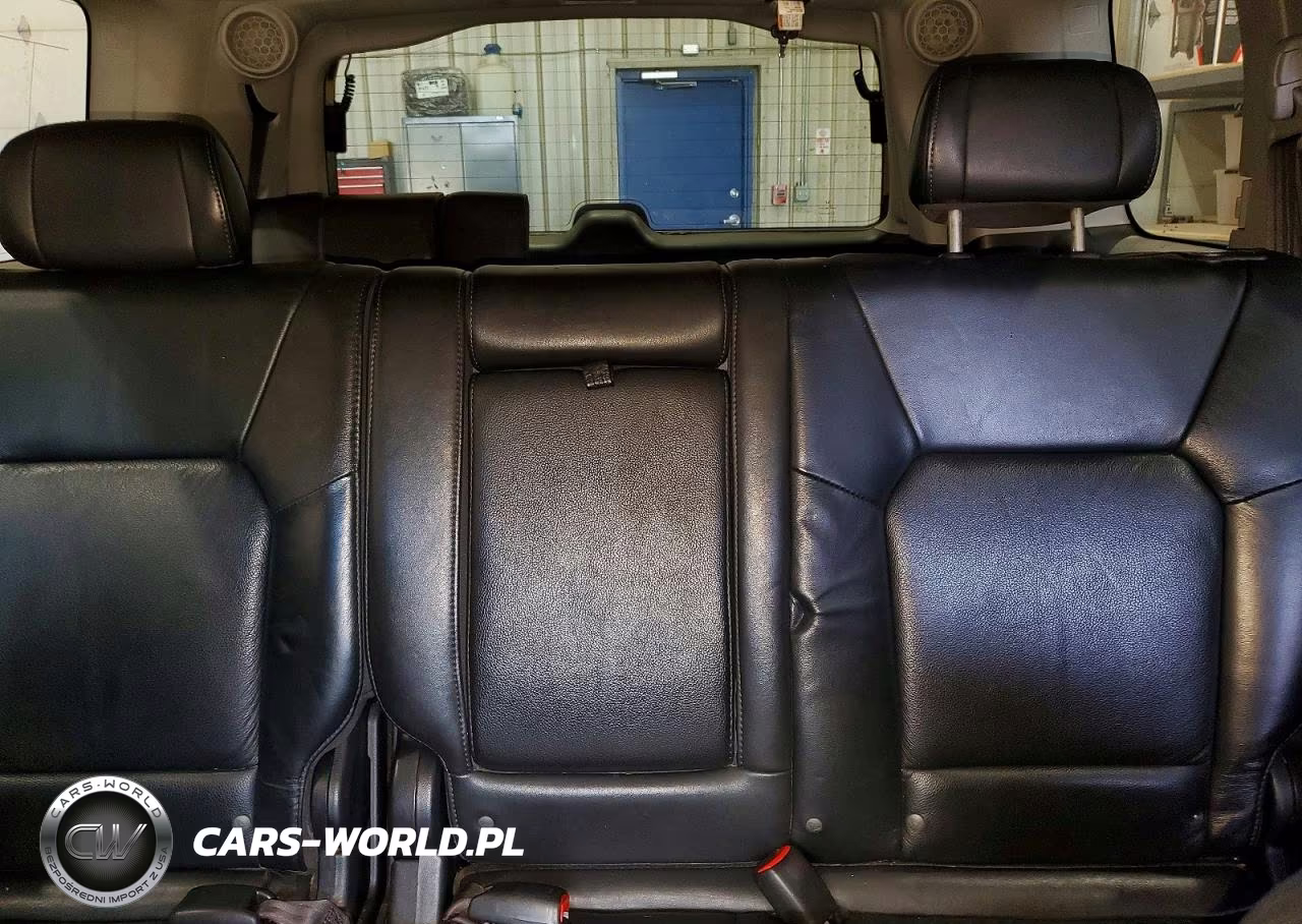 2011 Honda Pilot Touring VIN:5FNYF4H98BB028192 - 10