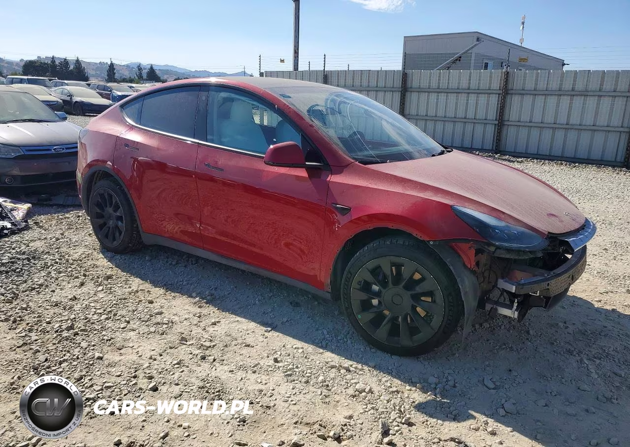 2022 Tesla Model Y VIN:7SAYGAEE3NF546408 - 4
