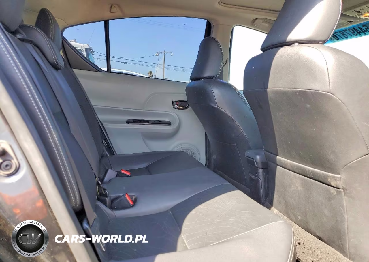 2014 Toyota Prius C Four VIN:JTDKDTB35E1060511 - 10
