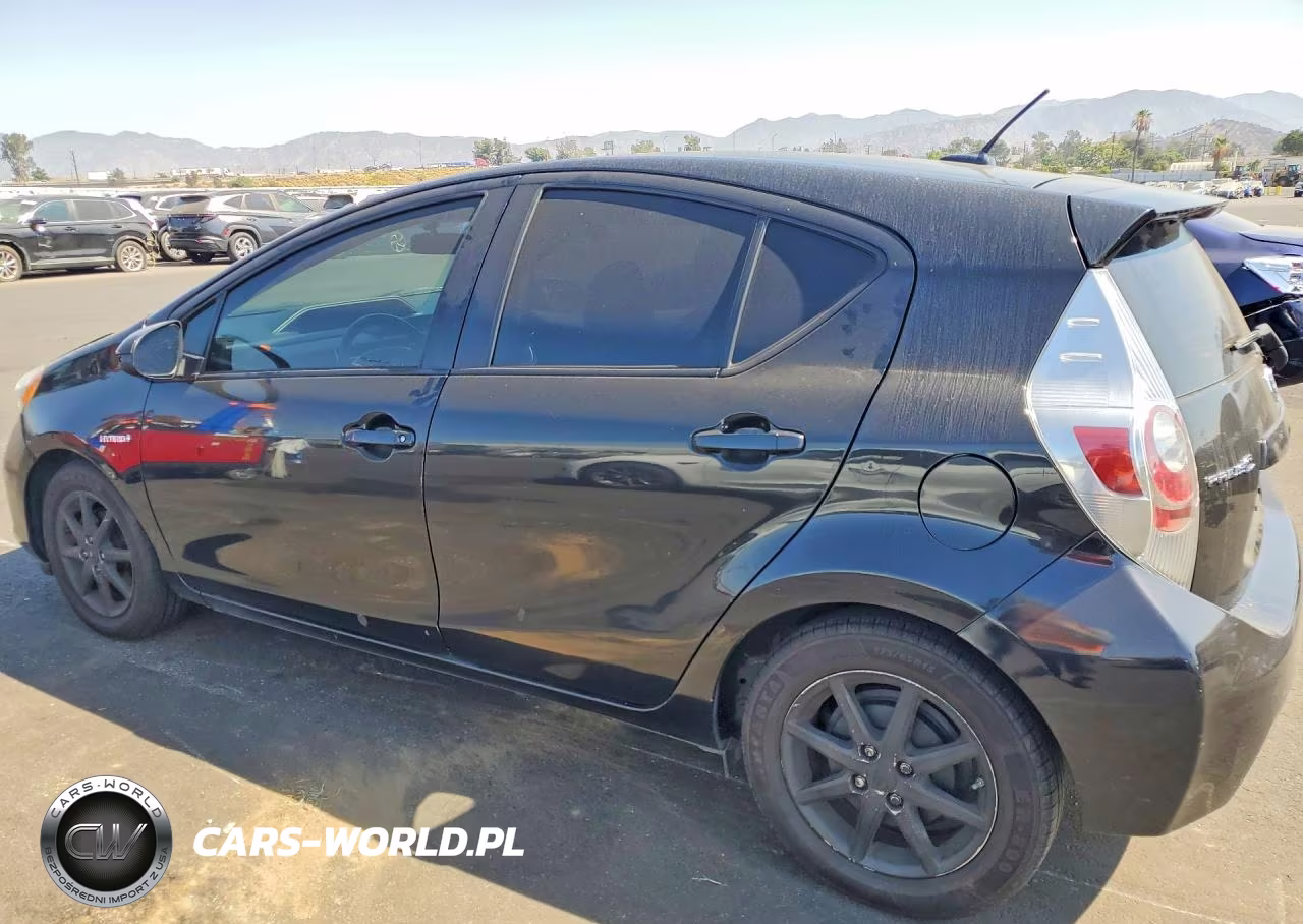 2014 Toyota Prius C Four VIN:JTDKDTB35E1060511 - 2