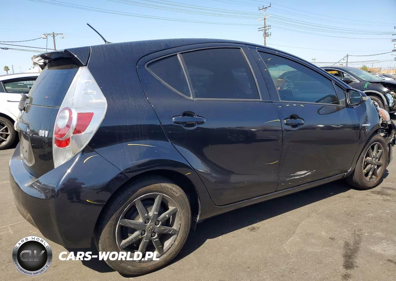 2014 Toyota Prius C Four VIN:JTDKDTB35E1060511 - 3