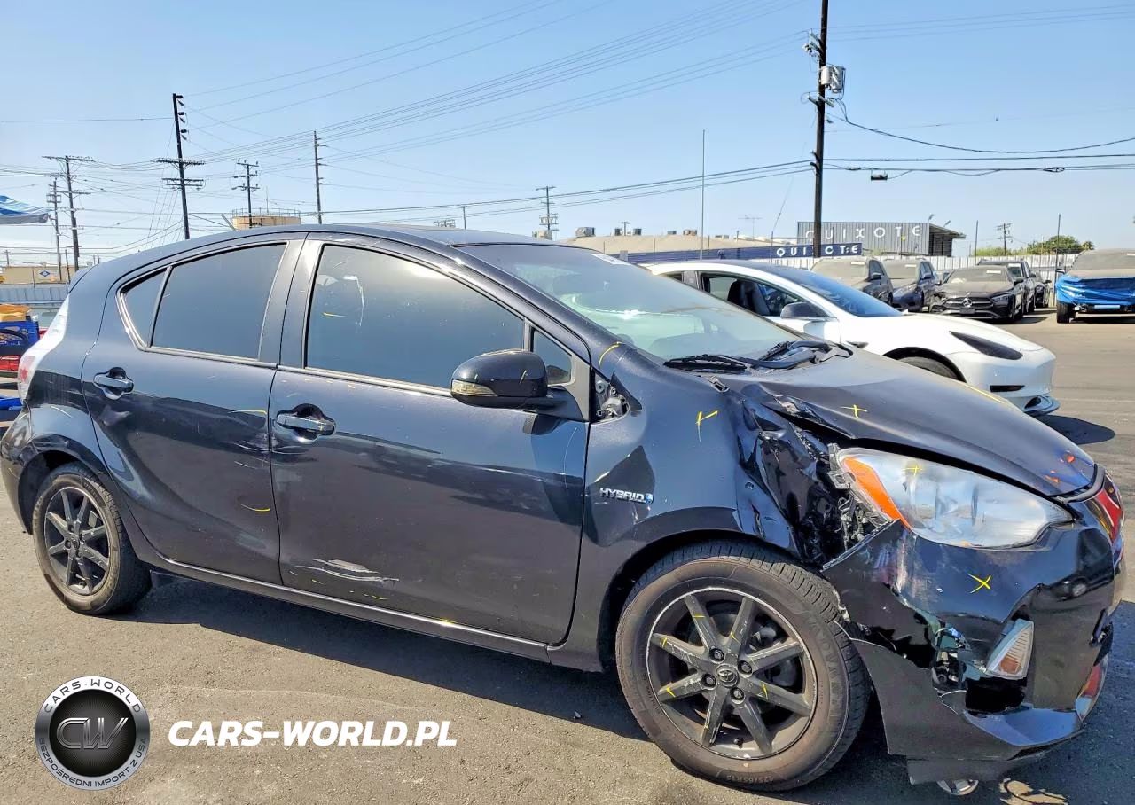 2014 Toyota Prius C Four VIN:JTDKDTB35E1060511 - 4