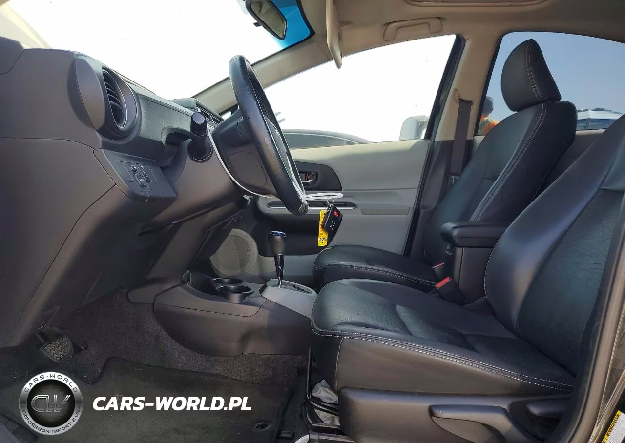 2014 Toyota Prius C Four VIN:JTDKDTB35E1060511 - 7