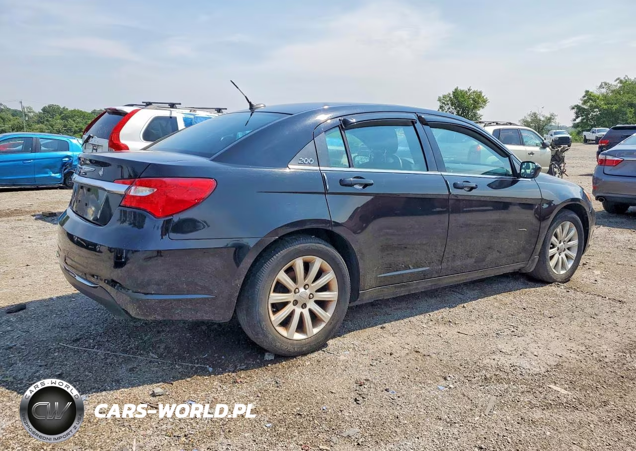 2014 Chrysler 200 Touring VIN:1C3CCBBG4EN106749 - 3