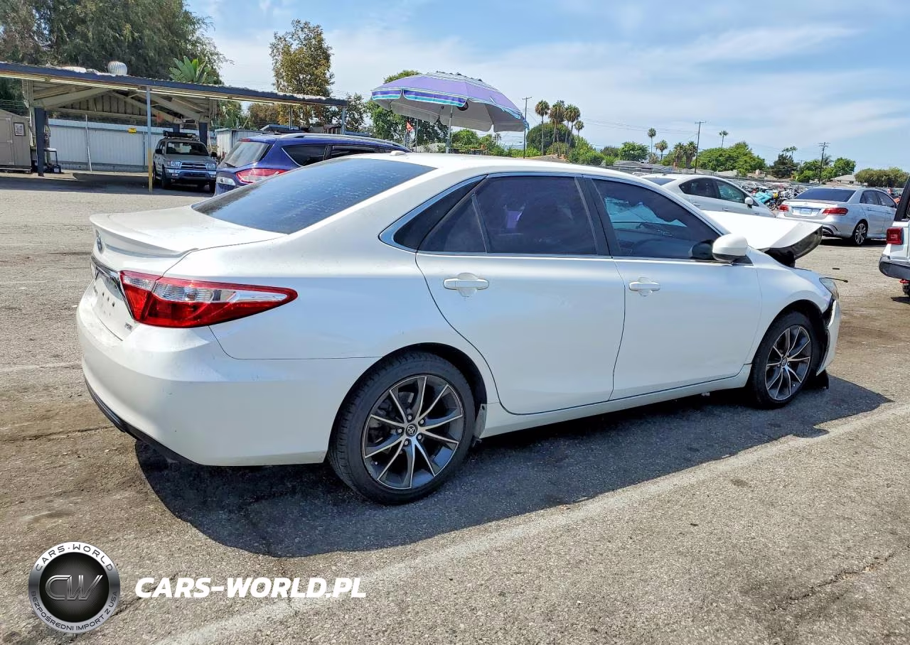 2017 Toyota Camry Xse VIN:4T1BF1FK3HU441689 - 3