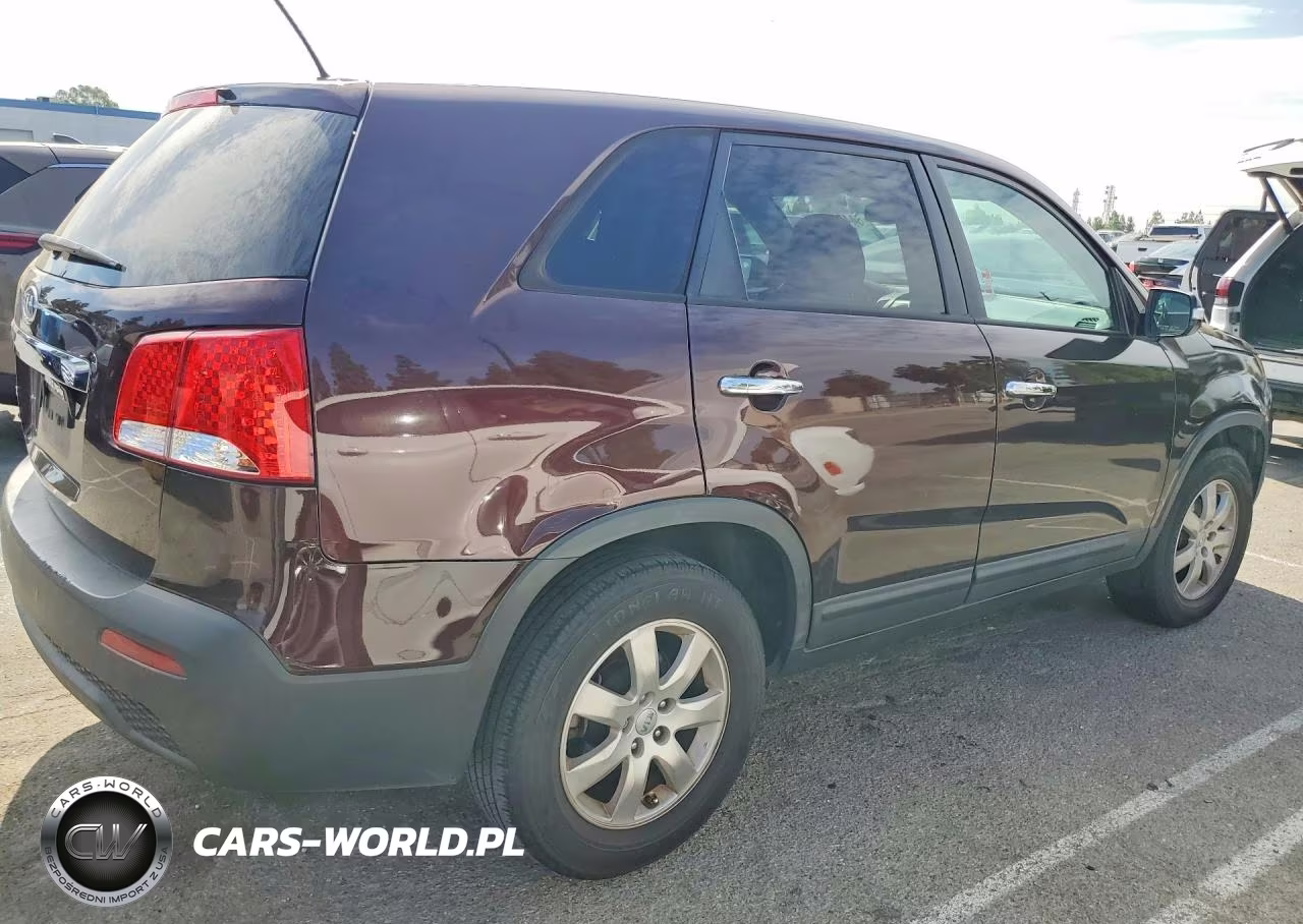 2013 Kia Sorento Lx VIN:5XYKT4A16DG394750 - 3