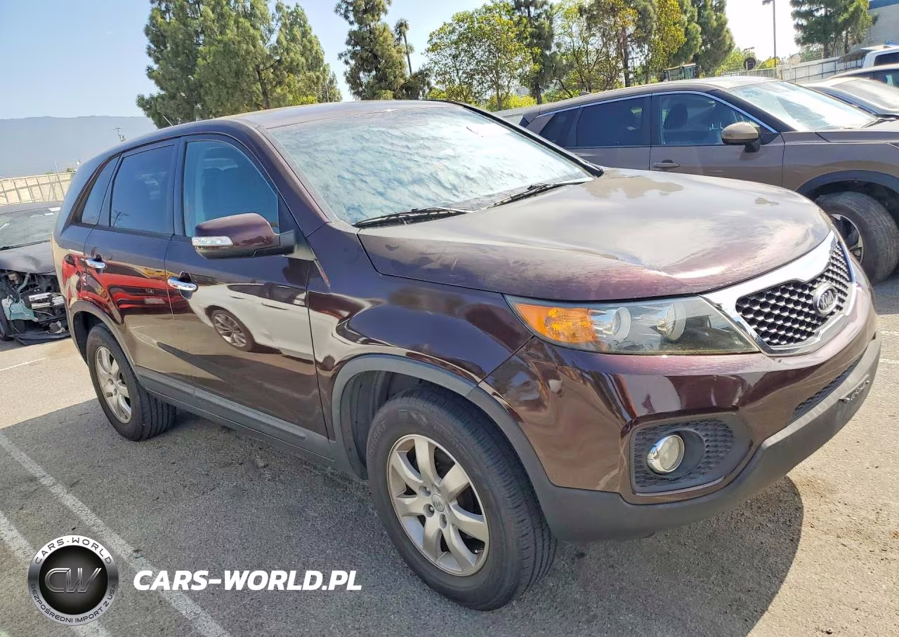 2013 Kia Sorento Lx VIN:5XYKT4A16DG394750 - 4