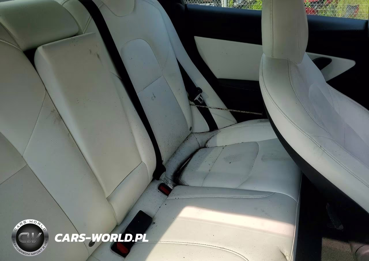 2019 Tesla Model 3 VIN:5YJ3E1EA4KF486614 - 10