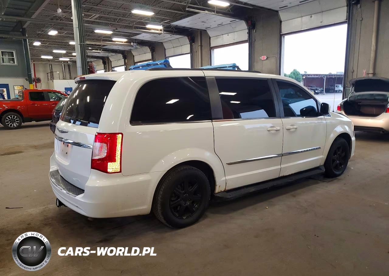 2011 Chrysler Town & Country Touring VIN:2A4RR5DG3BR677466 - 3