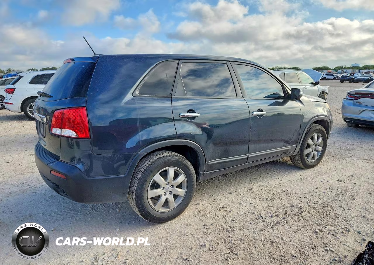 2013 Kia Sorento Lx VIN:5XYKT3A16DG378090 - 3